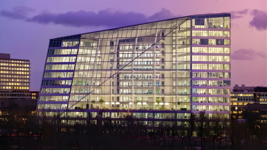 The Edge Amsterdam: il caso studio dello smart building sostenibile